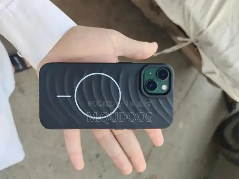 Pre-Owned iPhone 13 128GB with Minor Back Damage