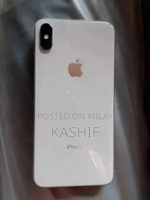 Photo - Apple iPhone XS Max: Premium Smartphone with High Battery Health