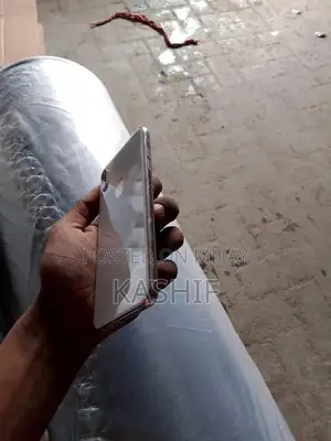 Apple iPhone XS Max: Premium Smartphone with High Battery Health