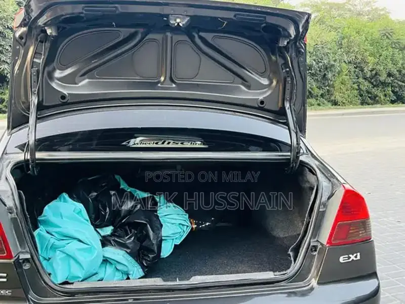 Honda Civic EXi 2005 Sedan - Well-Maintained Home Used Vehicle