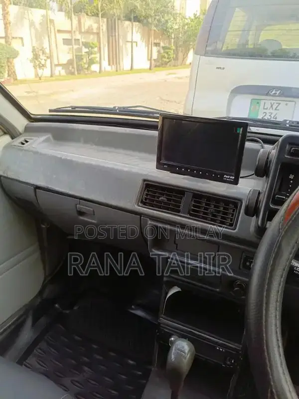 Mehran VX 2008-2009 Compact Sedan LHR Registration