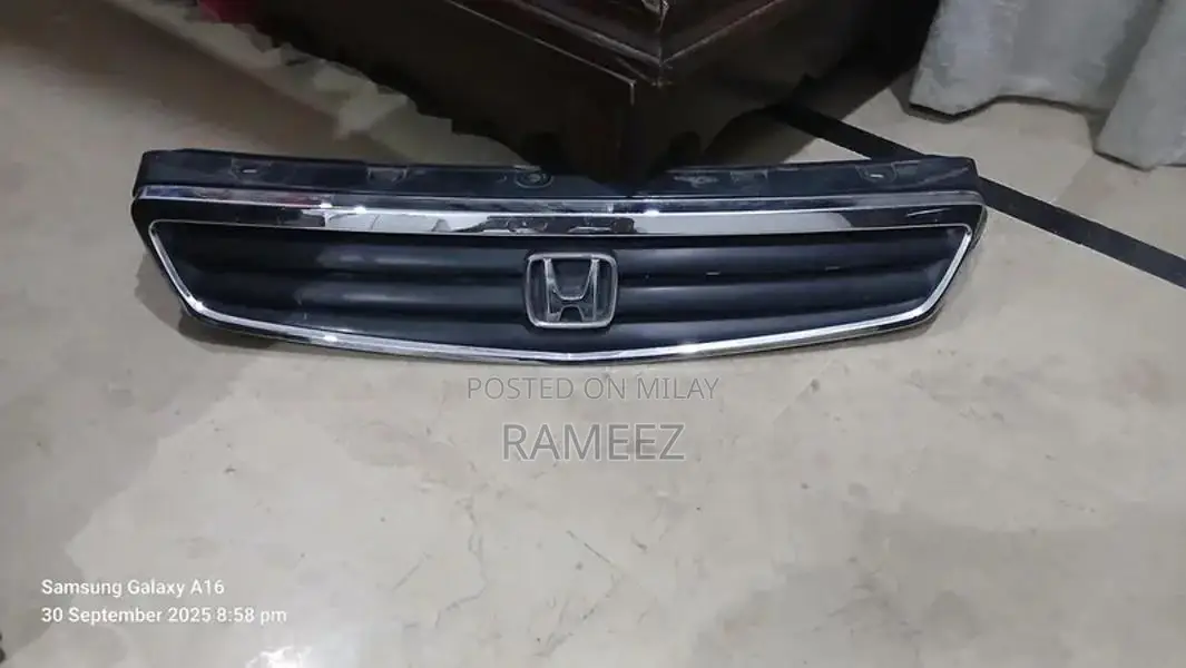 Honda Civic 2000 Front Grille Assembly OEM Replacement Part