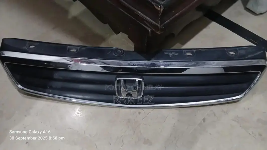 Honda Civic 2000 Front Grille Assembly OEM Replacement Part