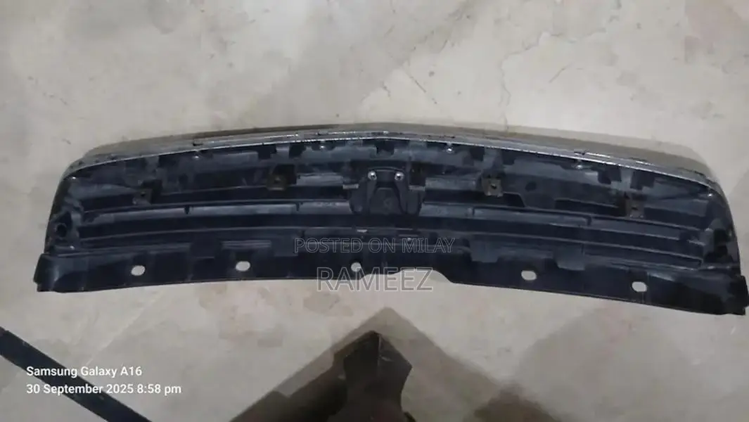 Honda Civic 2000 Front Grille Assembly OEM Replacement Part