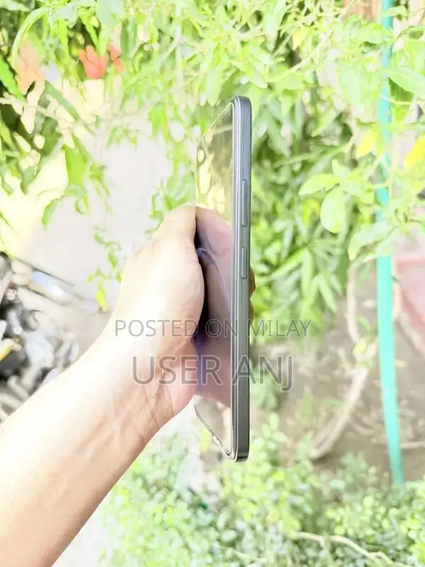 Sleek Black Smartphone with Ample Storage and Warranty