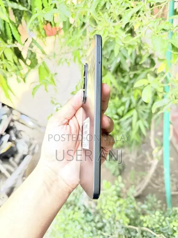 Sleek Black Smartphone with Ample Storage and Warranty