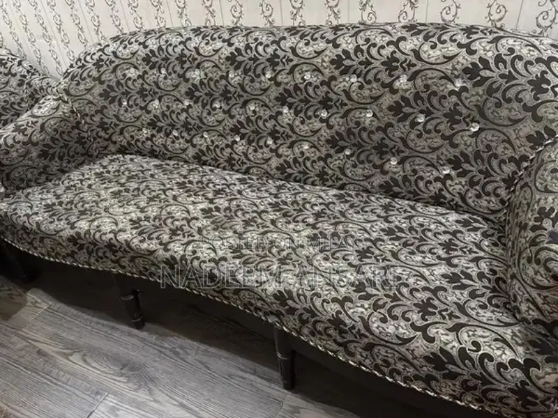 Spacious 6-Seater Sofa Set in Excellent Condition