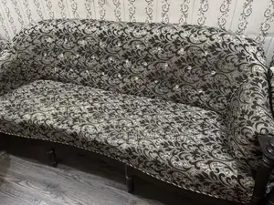 Spacious 6-Seater Sofa Set in Excellent Condition