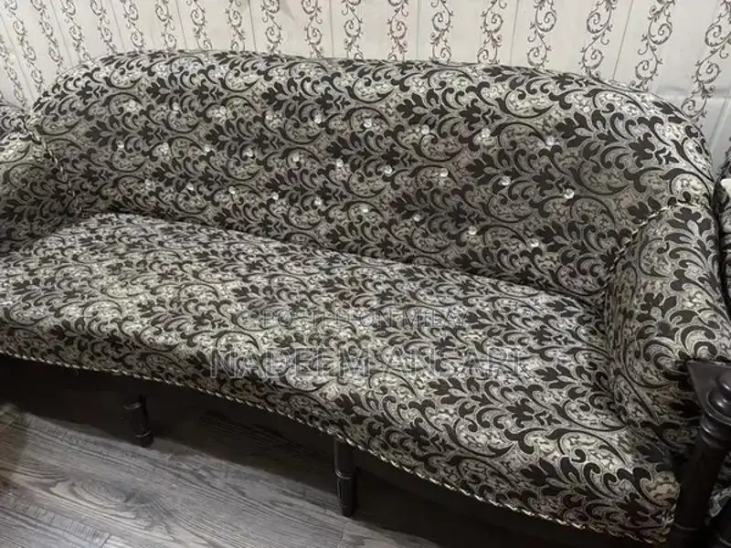 Spacious 6-Seater Sofa Set in Excellent Condition