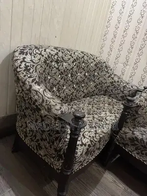 Spacious 6-Seater Sofa Set in Excellent Condition