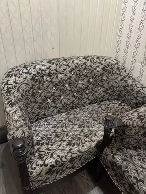 Spacious 6-Seater Sofa Set in Excellent Condition