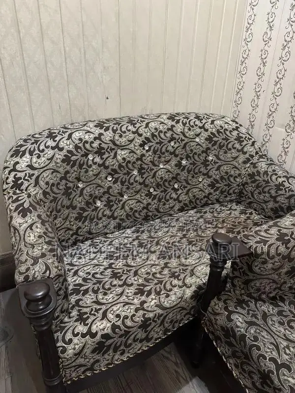 Spacious 6-Seater Sofa Set in Excellent Condition