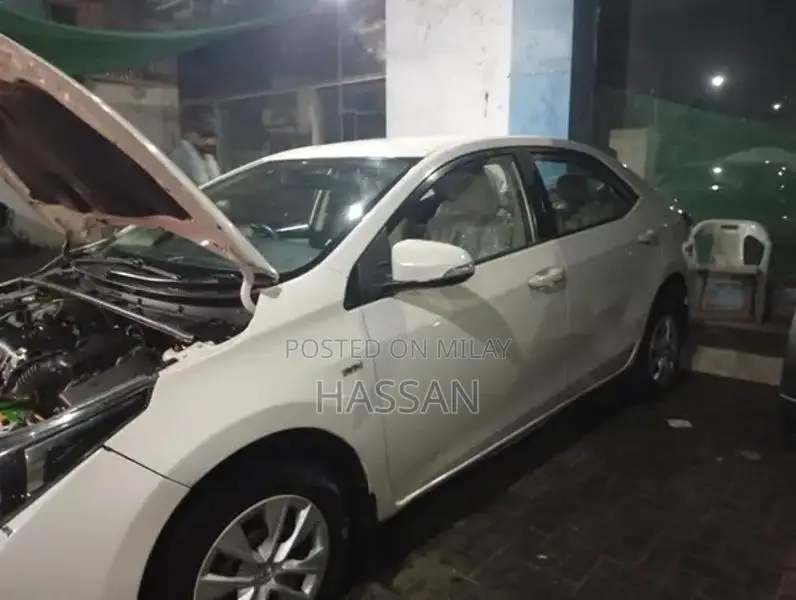 2016 Toyota Corolla XLI Sedan - Low Mileage, Excellent Condition