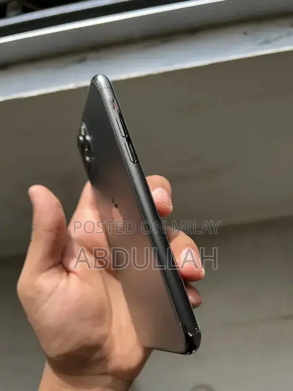 Apple iPhone 11 Pro 256GB Dual SIM Smartphone