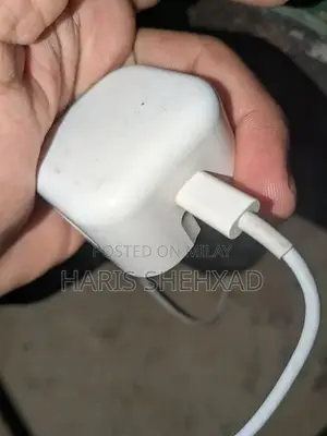 Photo - Apple 25W USB-C Fast Charger for iPhone 13 Pro Max