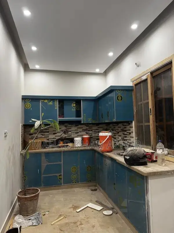 2 Bedroom House with Drawing Room and Dining Area