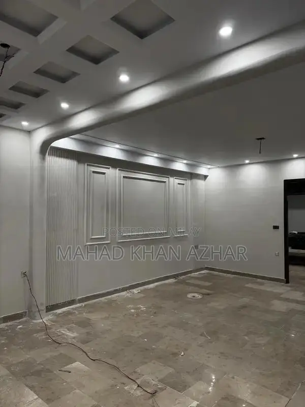 2 Bedroom House with Drawing Room and Dining Area