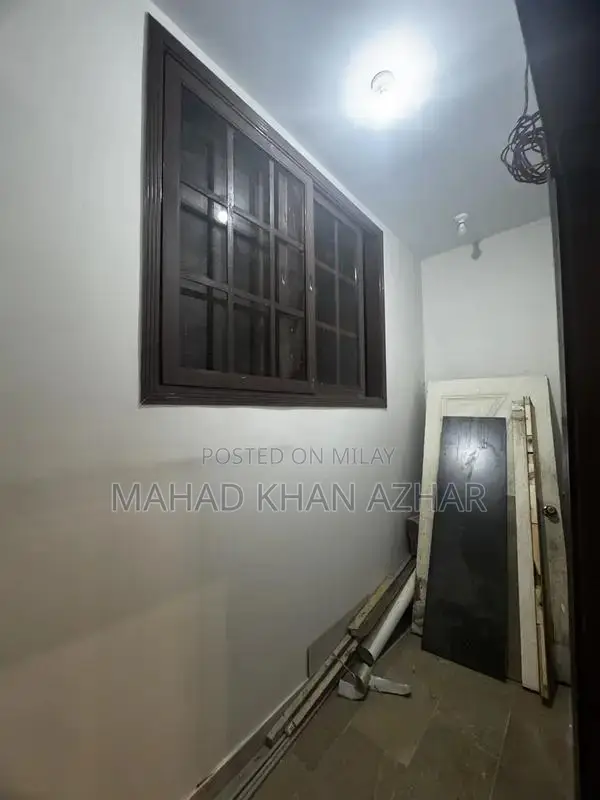 2 Bedroom House with Drawing Room and Dining Area