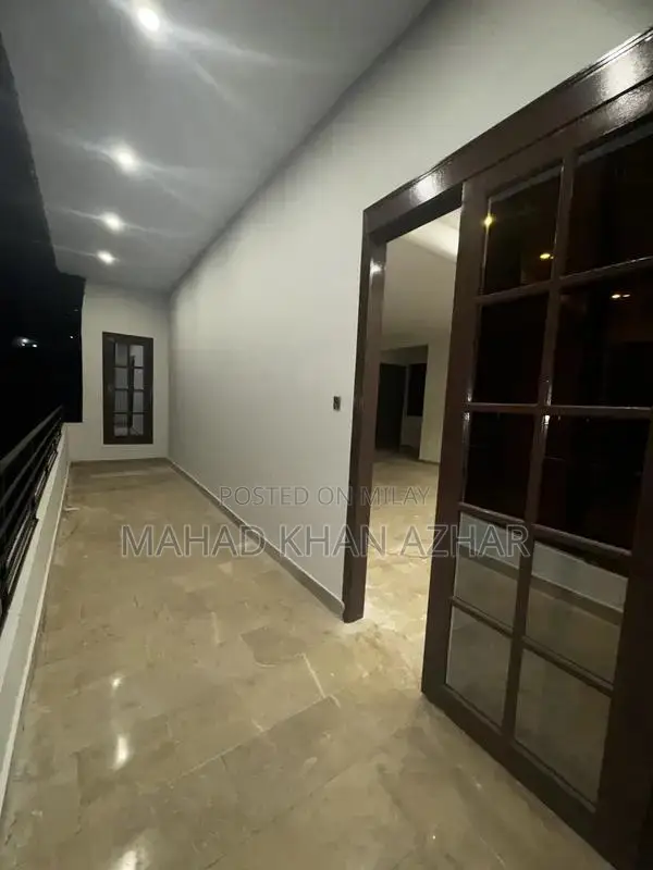 2 Bedroom House with Drawing Room and Dining Area