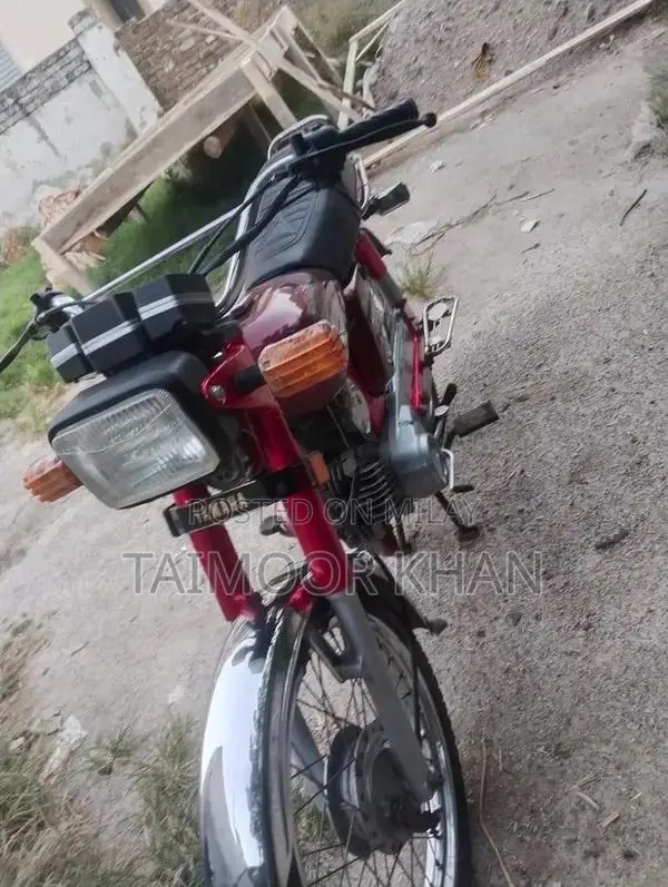 Yamaha Royal 100 Classic Motorcycle Collector's Edition