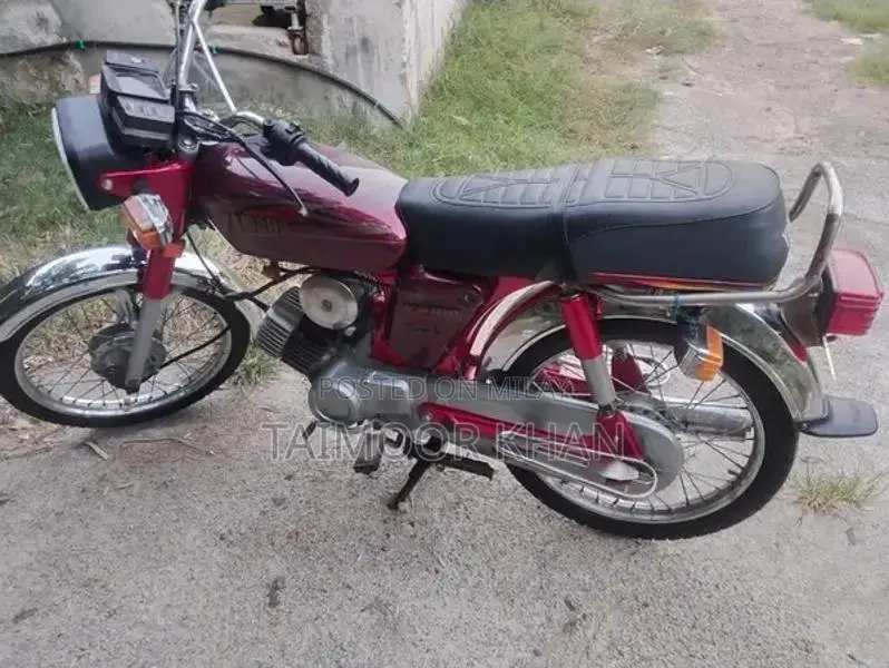 Yamaha Royal 100 Classic Motorcycle Collector's Edition