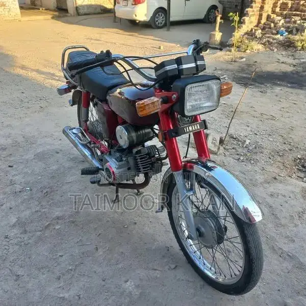 Yamaha Royal 100 Classic Motorcycle Collector's Edition