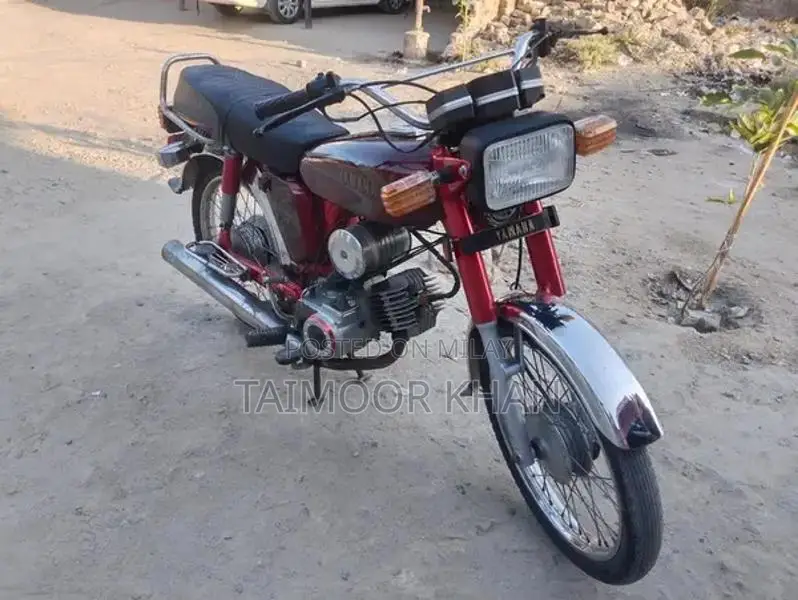 Yamaha Royal 100 Classic Motorcycle Collector's Edition