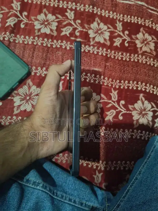 Samsung Galaxy Smartphone with Large Storage and Ample RAM