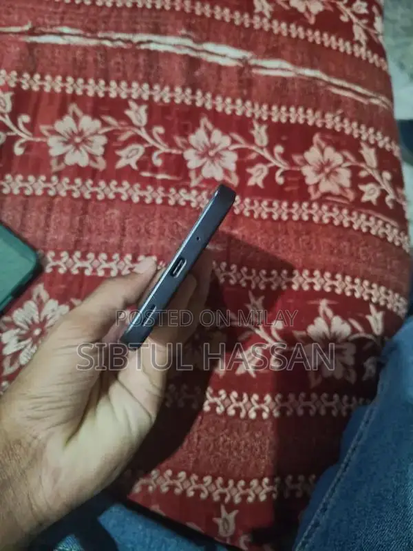 Samsung Galaxy Smartphone with Large Storage and Ample RAM