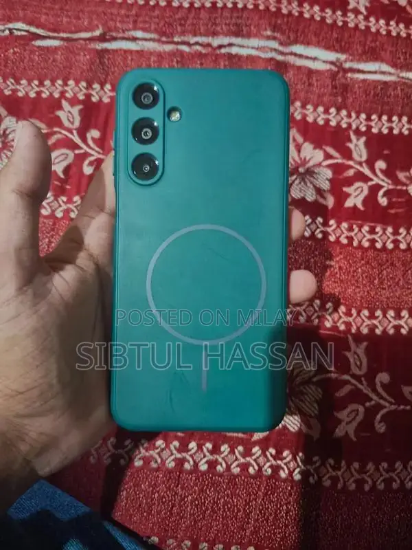 Samsung Galaxy Smartphone with Large Storage and Ample RAM