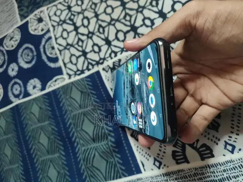 High-Performance Android Smartphone with Gaming Capabilities