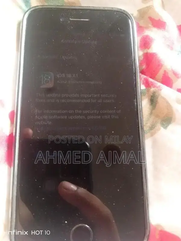 iPhone SE 2020 128GB Smartphone with Excellent Condition