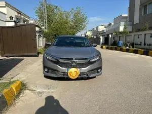 Photo - 2021 Honda Civic Top Trim - Dealership Maintained Sedan