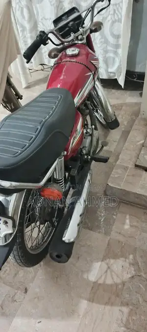 Honda CG 125 Motorcycle - Classic Single Cylinder Commuter Bike