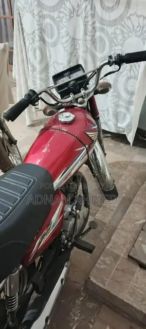 Honda CG 125 Motorcycle - Classic Single Cylinder Commuter Bike