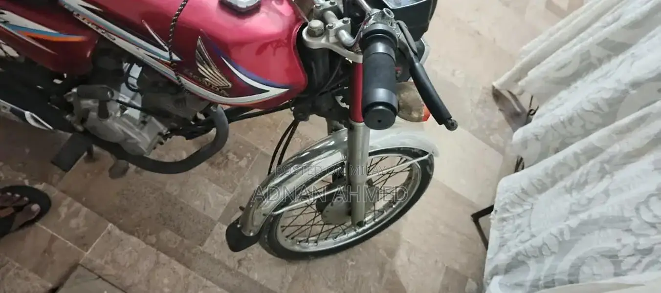 Honda CG 125 Motorcycle - Classic Single Cylinder Commuter Bike