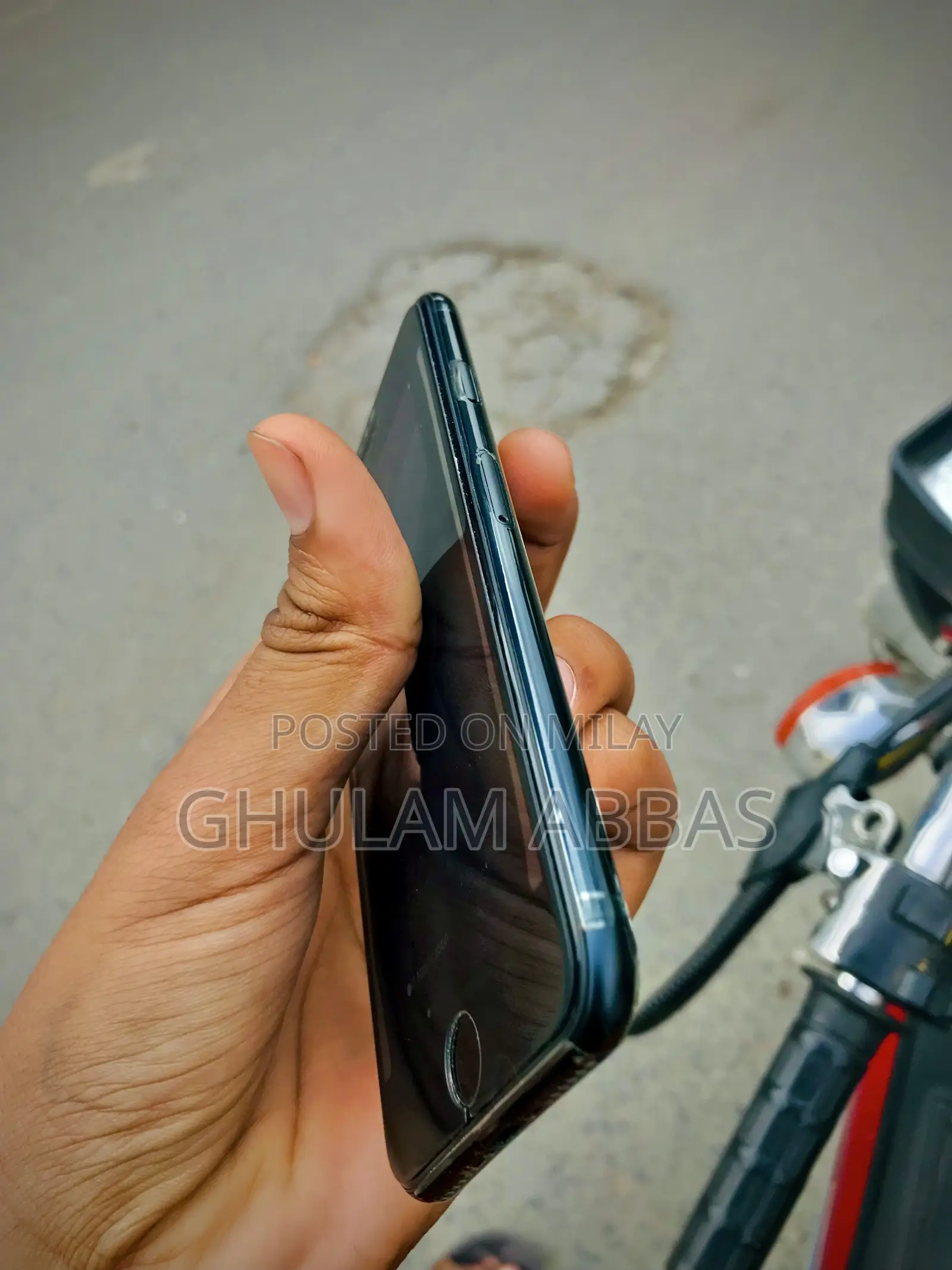 New Apple iPhone SE (2022) 64 GB Black