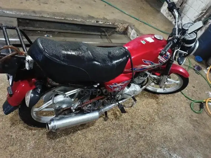 Suzuki GS150SE Motorcycle - 2021 Model Red Bike