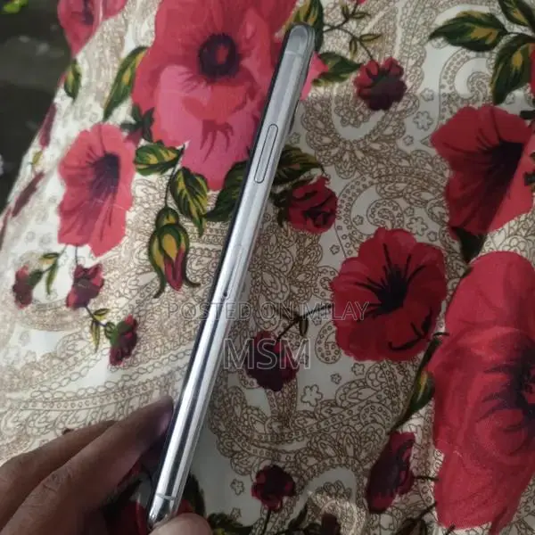 Premium Apple Smartphone 256GB Ultra-Clear Camera