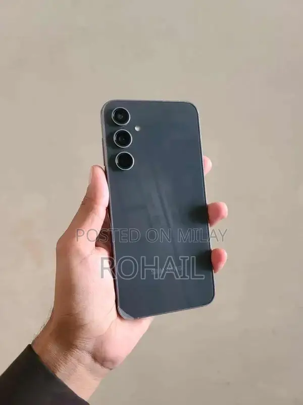 Samsung Galaxy S23 FE Smartphone with Minor Body Dent