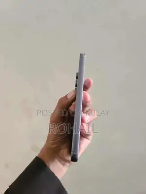 Samsung Galaxy S23 FE Smartphone with Minor Body Dent