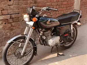 Photo - Honda CG 125 Motorcycle 2016 Single Cylinder Commuter Bike