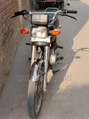 Honda CG 125 Motorcycle 2016 Single Cylinder Commuter Bike