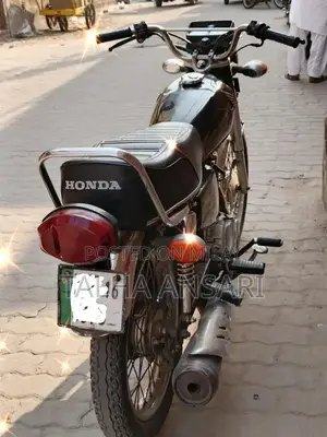 Honda CG 125 Motorcycle 2016 Single Cylinder Commuter Bike