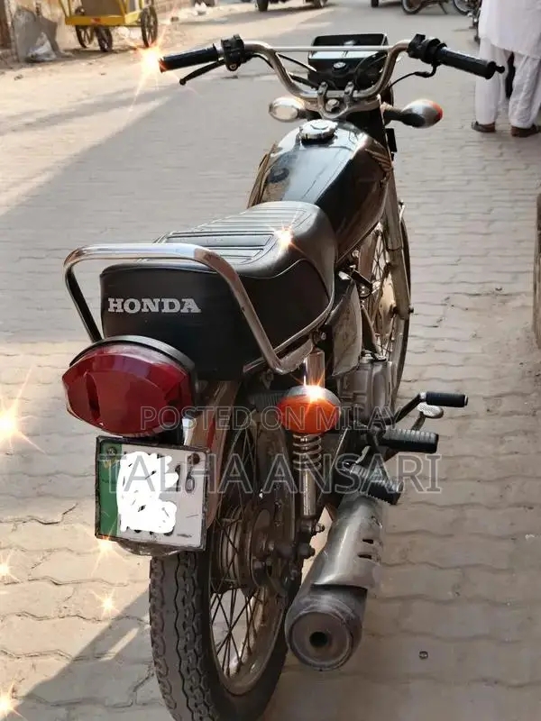 Honda CG 125 Motorcycle 2016 Single Cylinder Commuter Bike