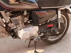 Honda CG 125 Motorcycle 2016 Single Cylinder Commuter Bike