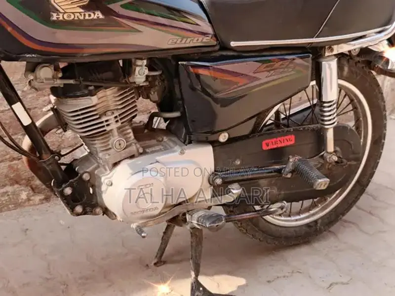 Honda CG 125 Motorcycle 2016 Single Cylinder Commuter Bike