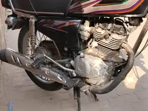 Honda CG 125 Motorcycle 2016 Single Cylinder Commuter Bike