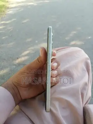 Pre-Owned Compact 10x10 Device with Light Usage