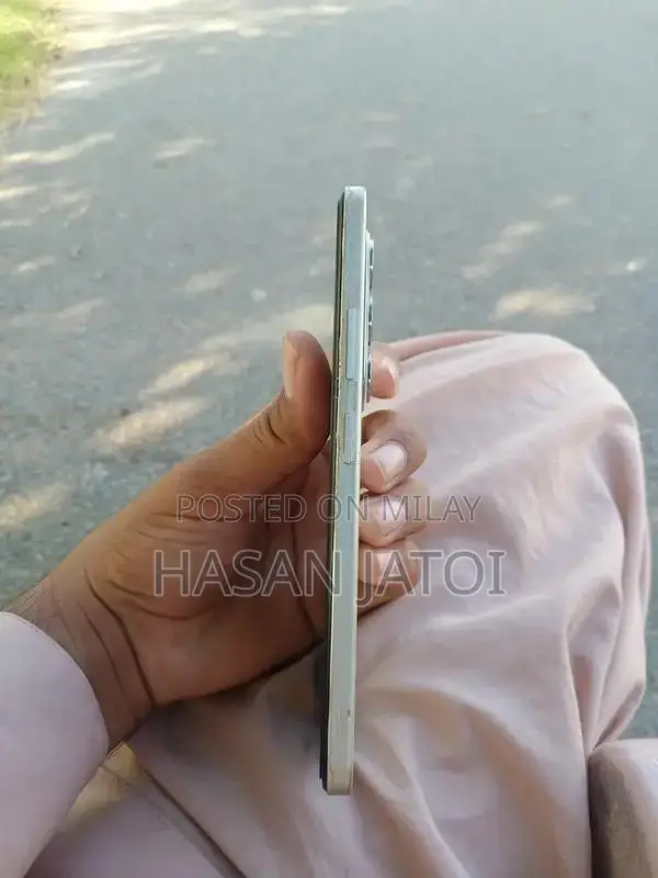 Pre-Owned Compact 10x10 Device with Light Usage